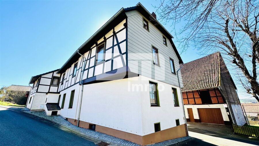 Großer Dreiseithof mit 2 bis 3 Wohneinheiten, 3 Nebengebäuden + großem Grundstück - Titel Wohnhaus Rückansicht